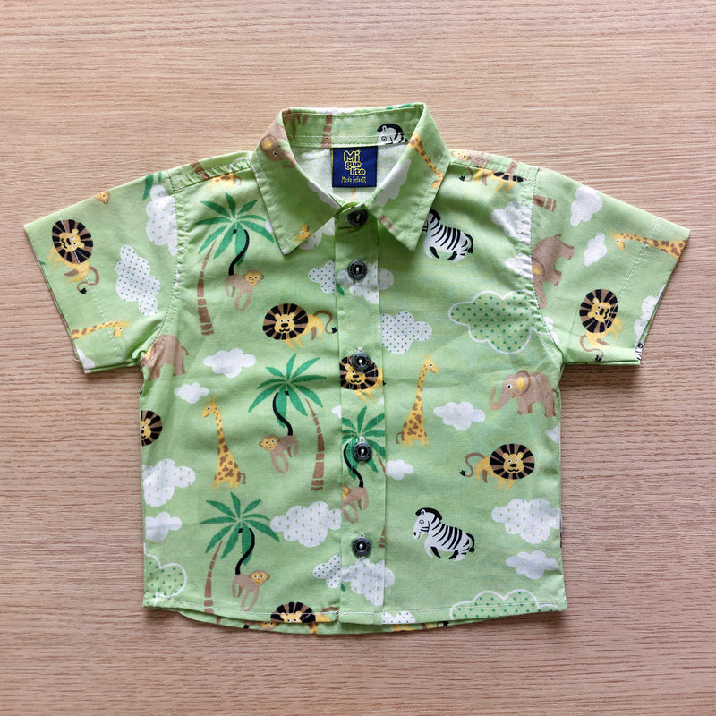 Conjunto Safari camisa verde claro bermuda verde musgo