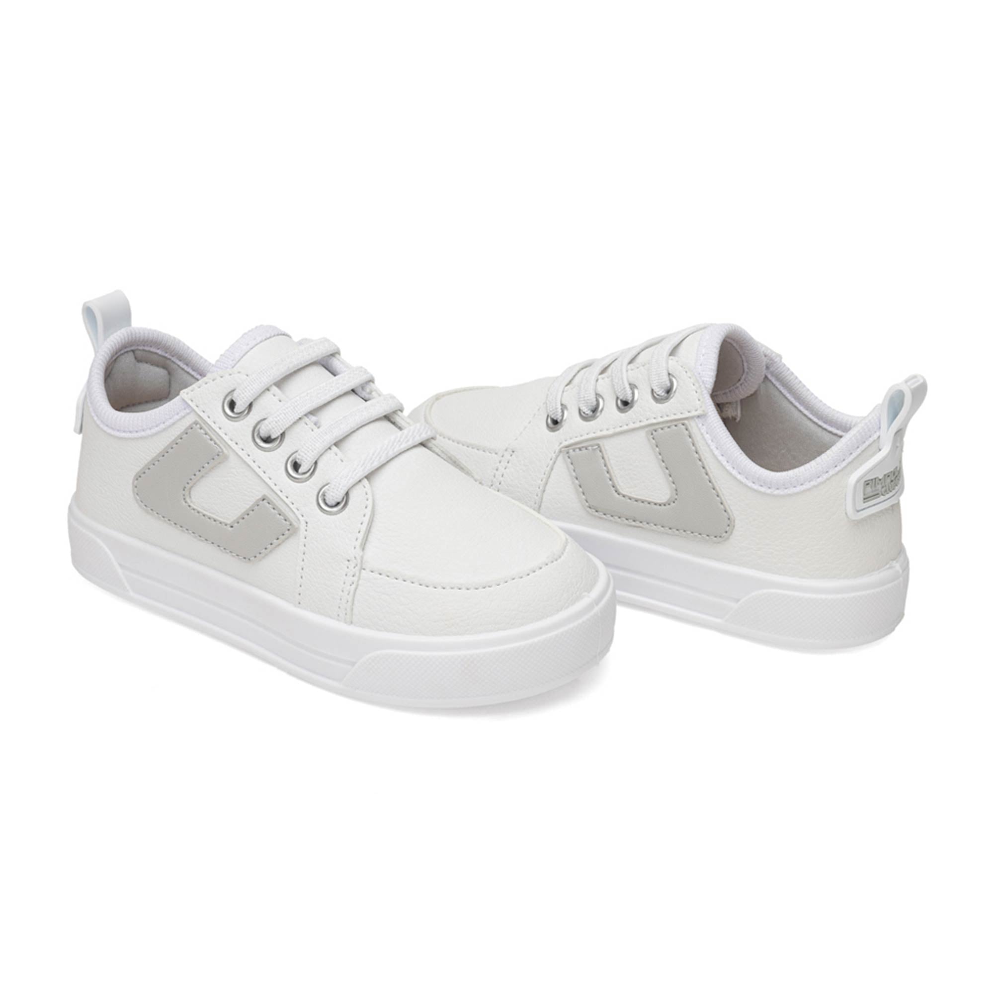 Tênis branco com Detalhe em Prata Pimpolho