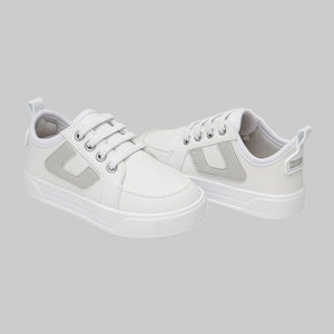 Tênis branco com Detalhe em Prata Pimpolho