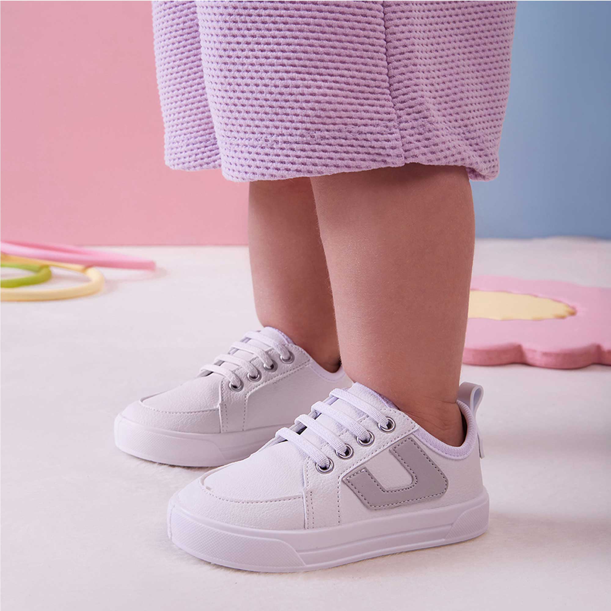 Tênis branco com Detalhe em Prata Pimpolho (Atacado)