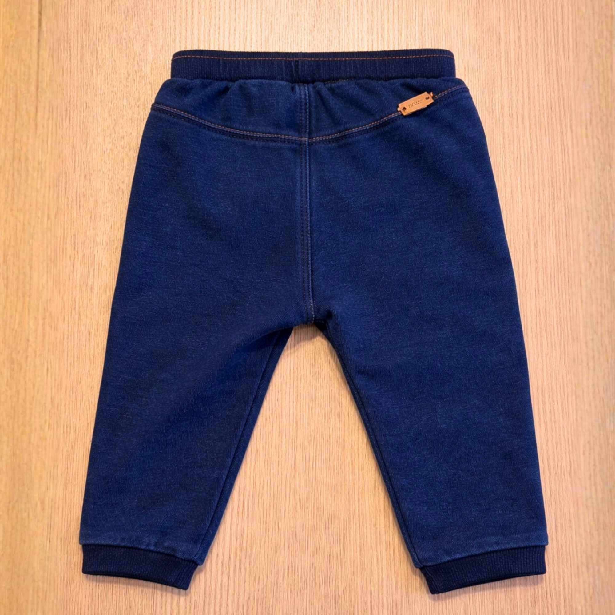 Conjunto Bebê Paraíso – Body Social Branco com Gravata e Calça Jeans Comfort