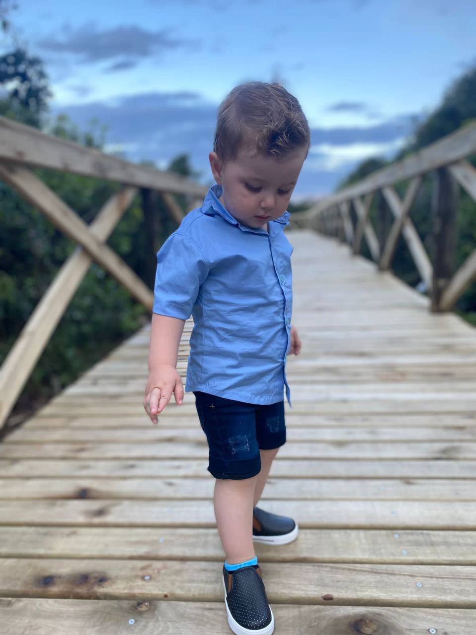 Kit Roupa Social Infantil - Camisa Azul Bebê +Bermuda Jeans (Atacado)