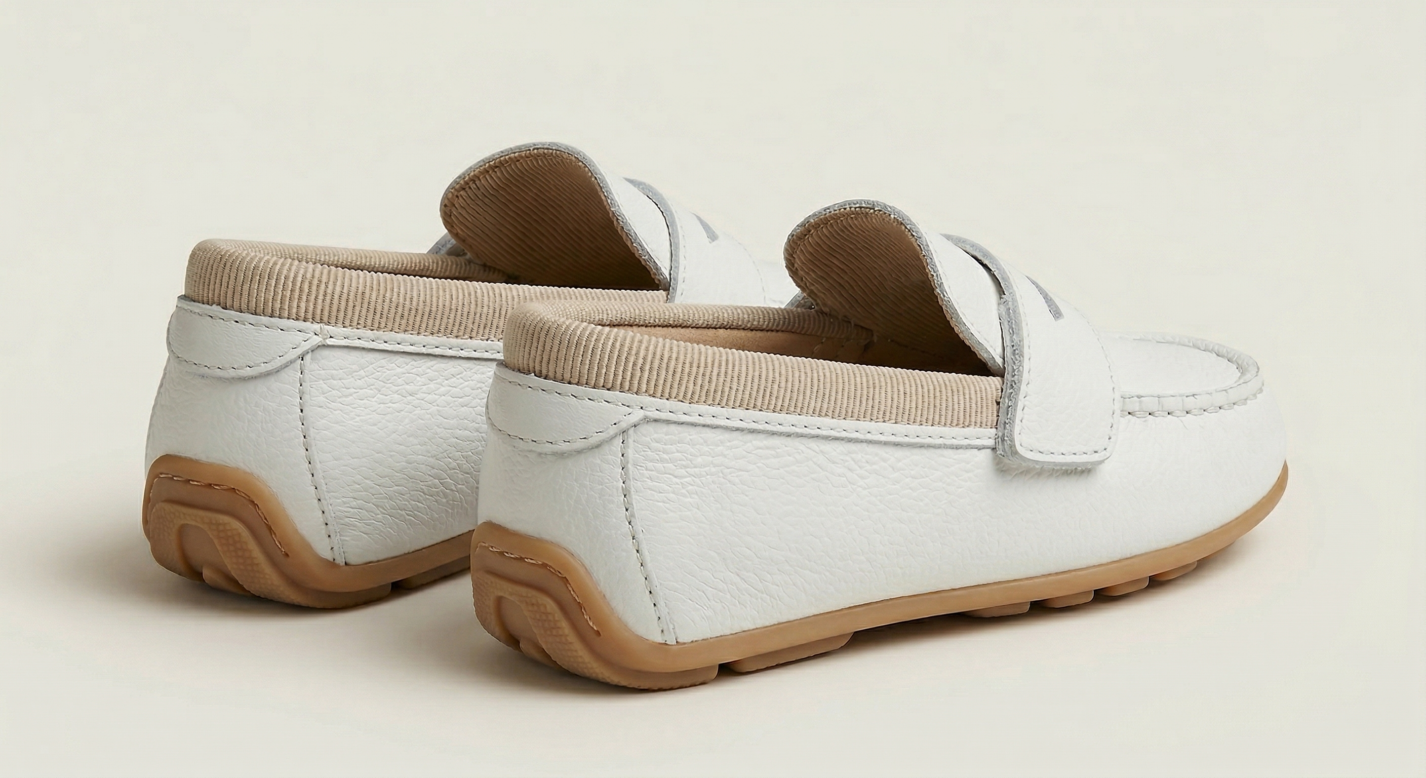 Sapato Pimpolho Branco com Velcro - Estilo e Conforto