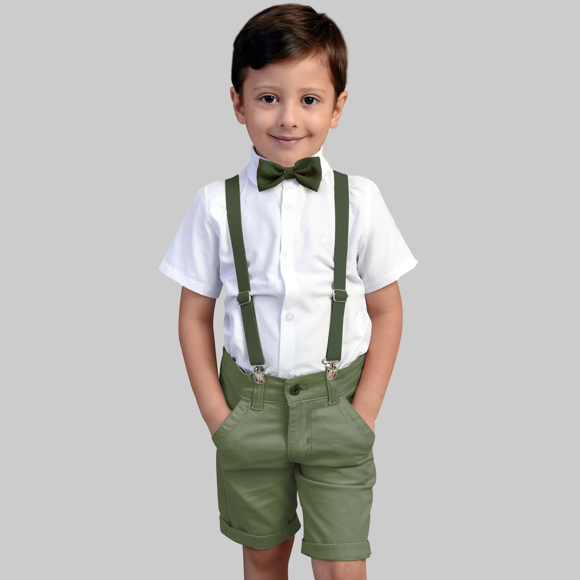 Conjunto infantil masculino social verde oliva com bermuda e suspensório